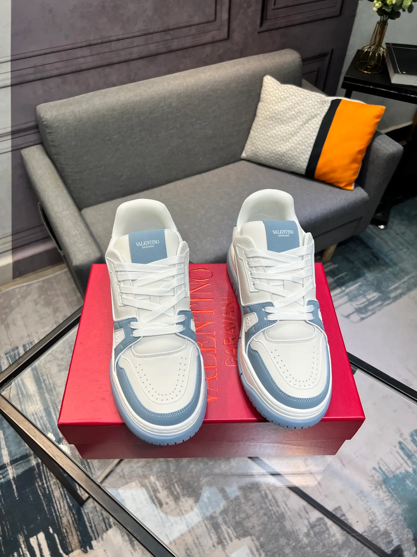 Men's Men's Shoes 💰660 Valentino 2023 early autumn new star shoes are now online! Wang Hedi and Ren Jialun have been worn by many celebrities. Who can refuse the same couple shoes as Wang Hedi! The design of Stars Stab My Heart is cool and spicy. The material of the shoes is cowhide, and every color is beautiful! Size 35-40, men’s size 39-44 (women’s 41, men’s 38, 45🉑️customized)